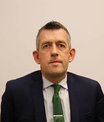 Official portrait of Maurice Quinlivan